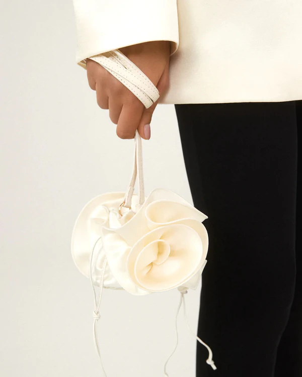 Chic Handbags to Carry on Your Wedding Day