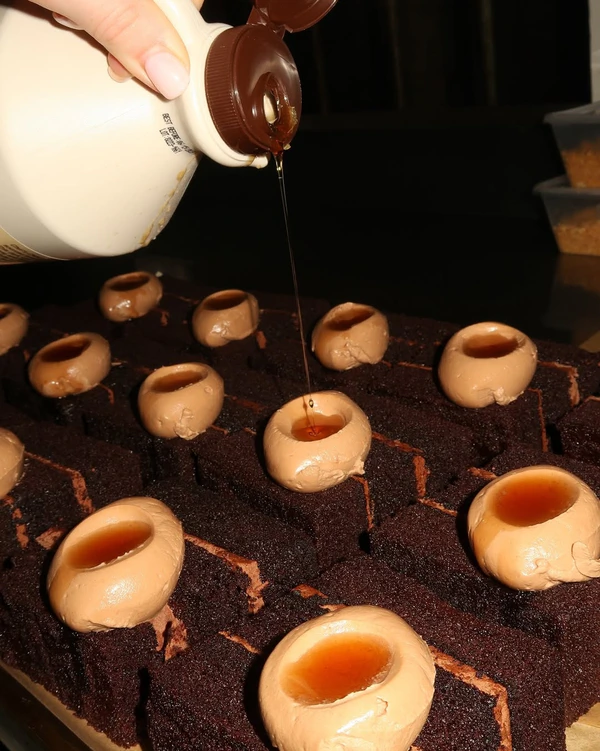 40 Irresistible Chocolate Brown Wedding Cakes & Desserts