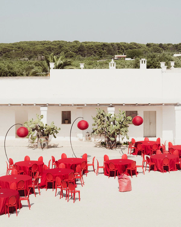 <a href="https://www.instagram.com/openthedoorevents/p/DRkCbtyCIYF/?hl=en&img_index=8">Open the Door Events</a>, Photography: <a href="https://www.instagram.com/ramone_wedd/?hl=en">Rmne</a>