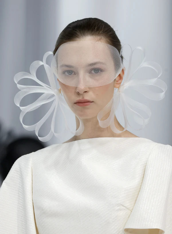 <a href="https://www.instagram.com/candelasyfelipa/">Candelas y Felipa</a> courtesy of <a href="https://www.instagram.com/barcelonabridalfashionweek_/"><span class="s1">Barcelona Bridal Fashion Week</span></a>