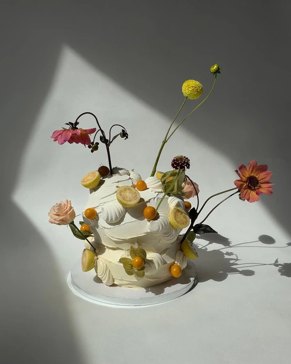 10 Summer Wedding Cake Trends