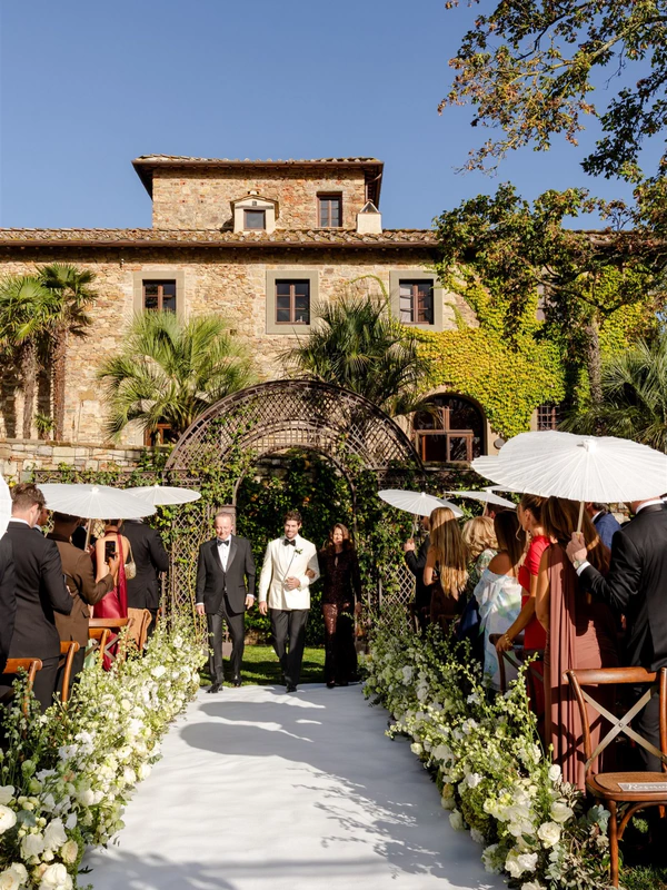 <a href="https://www.instagram.com/vignamaggio/">Il Borgo di Vignamaggio</a>, Photography: <a href="https://www.instagram.com/elisabettaricciowedding/?hl=en">Elliero Studio</a>