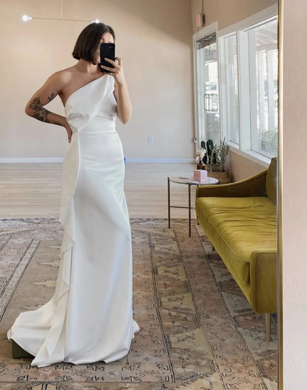 Where to Rent a Wedding Dress — photo 1