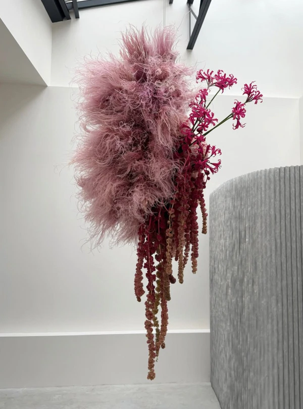<a href="https://www.instagram.com/p/Dclo2l3jL9o/?img_index=1">Saison Galerie</a>