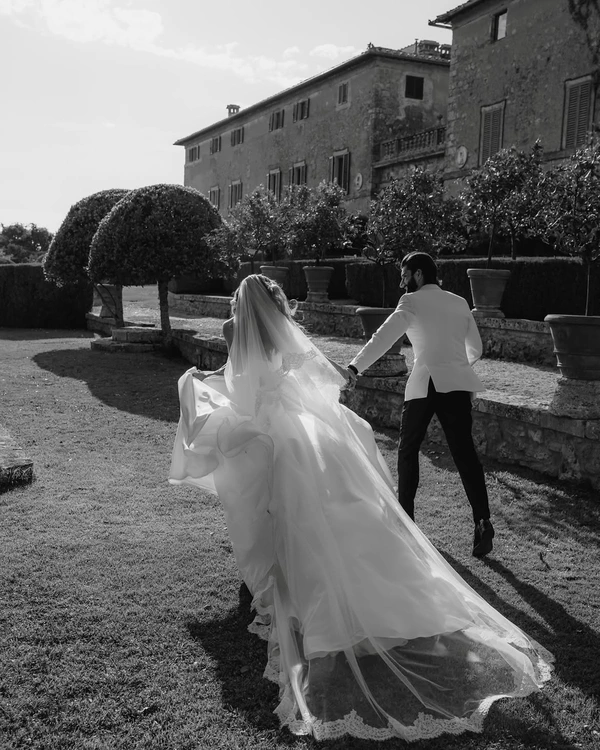 Photography: <a href="https://www.instagram.com/p/Db-MjXNAvwv/?img_index=1">Vijo Wedding</a>
