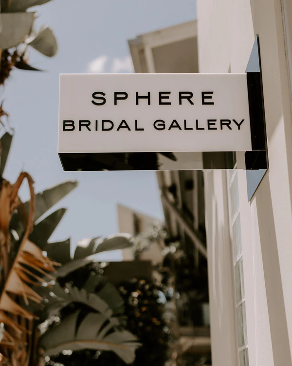 <a href="https://www.instagram.com/spherebridalgallery/" target="_blank" rel="noopener noreferrer">Sphere Bridal Gallery</a>, Photography: <a href="https://www.instagram.com/jannekestorm/" target="_blank" rel="noopener noreferrer">Janneke Storm</a>
