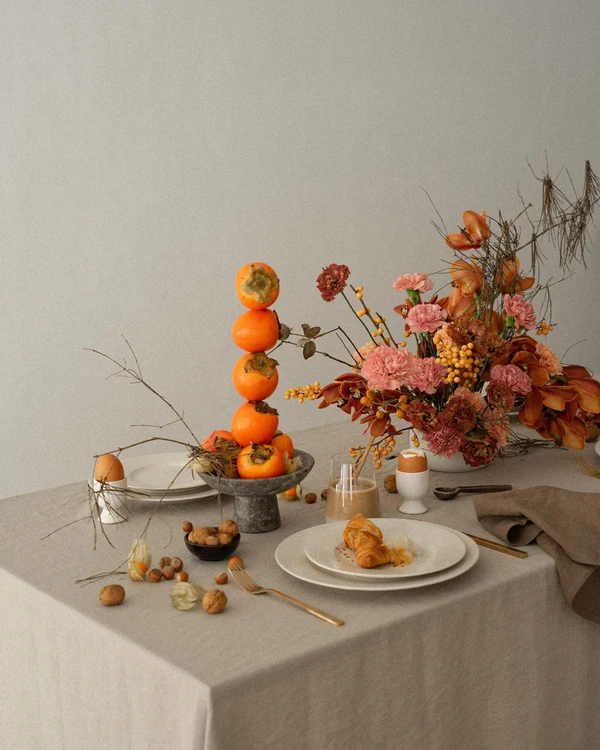 Stylish Tablescapes: Bread Candles, Flowers & Croissants — photo 2