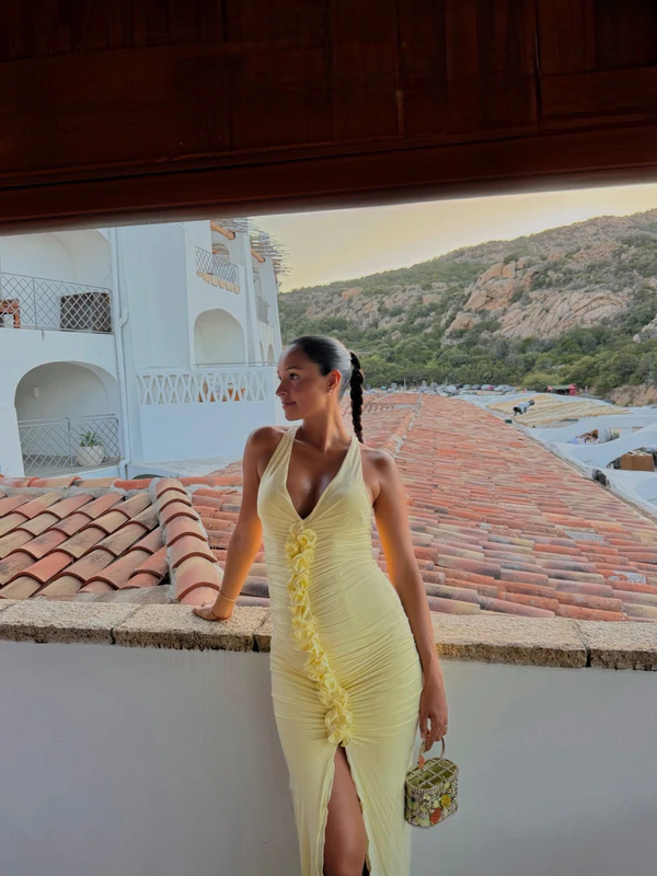 Content: <a href="https://www.instagram.com/p/Db3YBdFDAIX/?hl=en&img_index=3">Alexandra Leclerc</a>