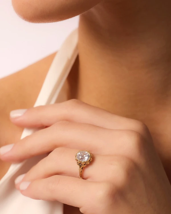50 Iconic Vintage Engagement Ring Styles & Cuts