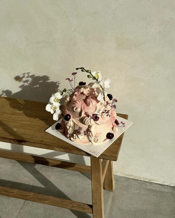 30 Cake Ideas for Your Spring Wedding