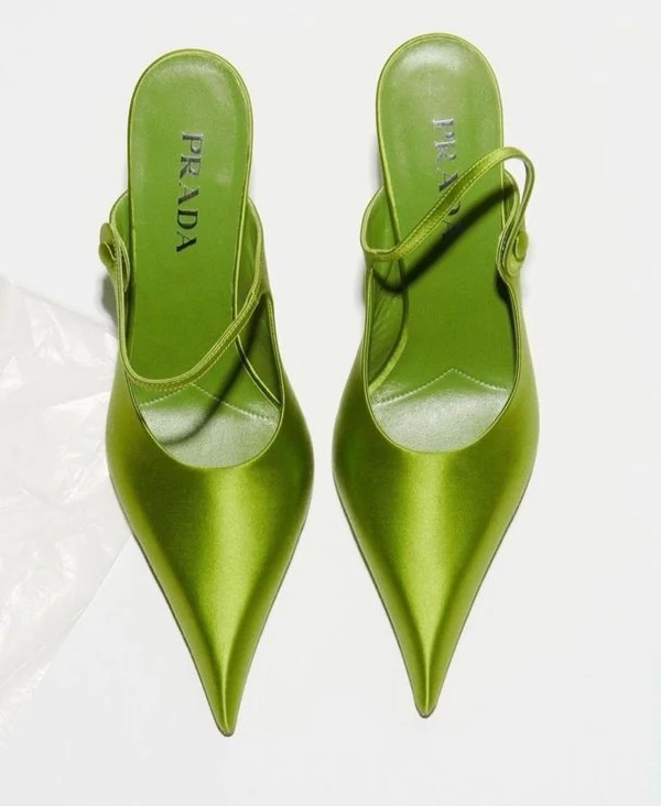 40 Colorful Shoes & Accessories to Brighten Your Bridal Look