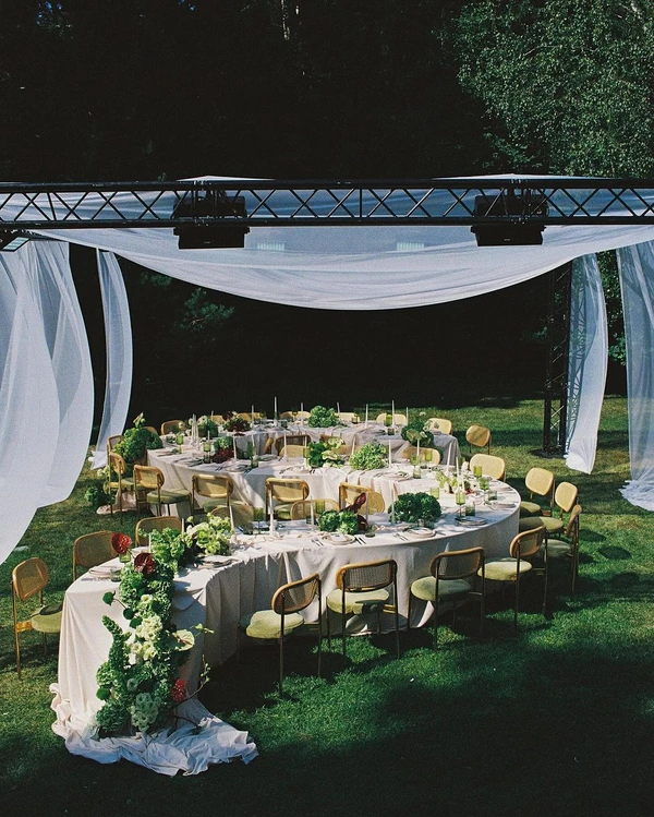 Trend: Curved Tablescapes