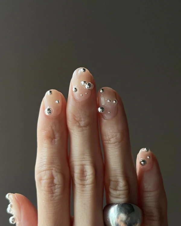 25 Show-Stopping Nail Design Ideas for New Year’s Eve 2025