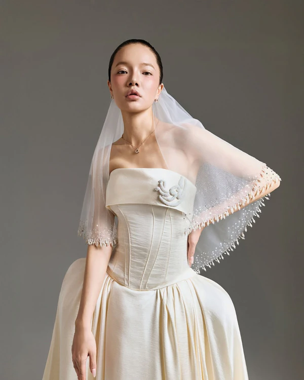 <a href="https://www.instagram.com/p/DYCarOLGc91/?img_index=4">Linh Doan Atelier</a>