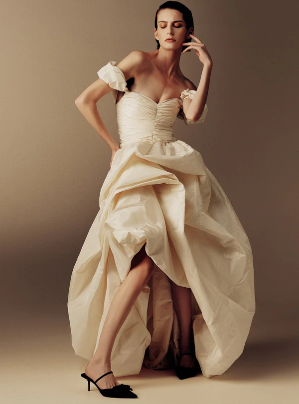<a href="https://www.instagram.com/p/DIxKgFpN56b/?hl=en&img_index=5">Mia Atelier</a>