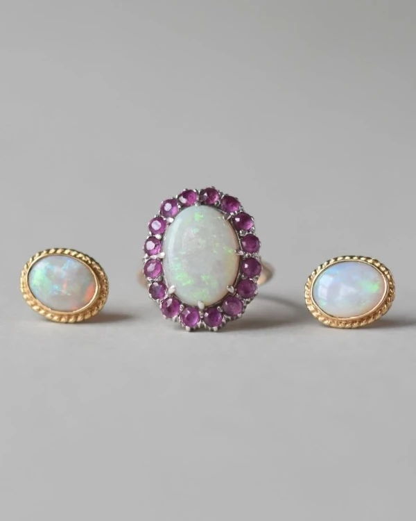 Color Your Love: The Ultimate Guide to Engagement Ring Gemstones