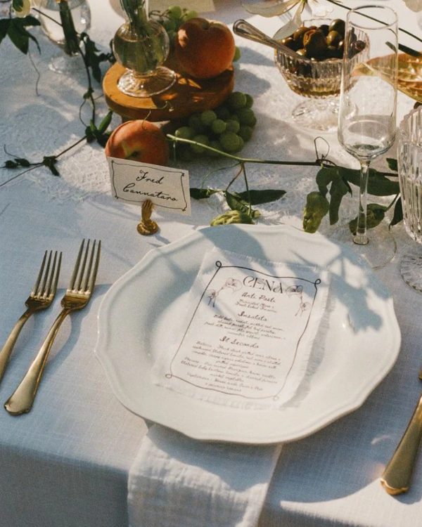 40 Place Settings Trends in 2025 to Transform Your Wedding Table