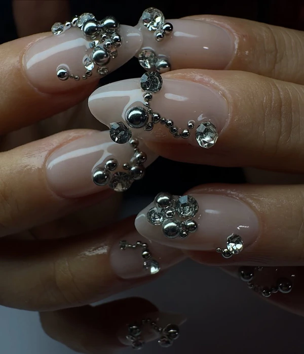 25 Show-Stopping Nail Design Ideas for New Year’s Eve 2025