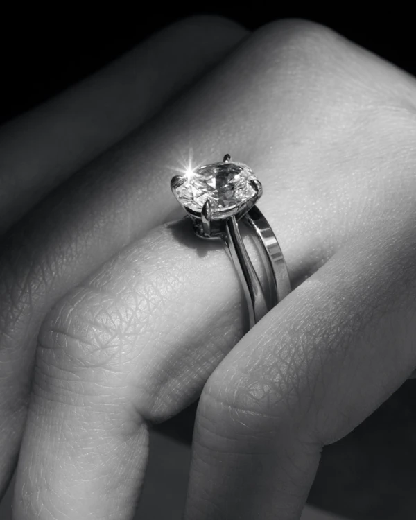 30 Expert Tips for Diamond Engagement & Wedding Ring Shopping