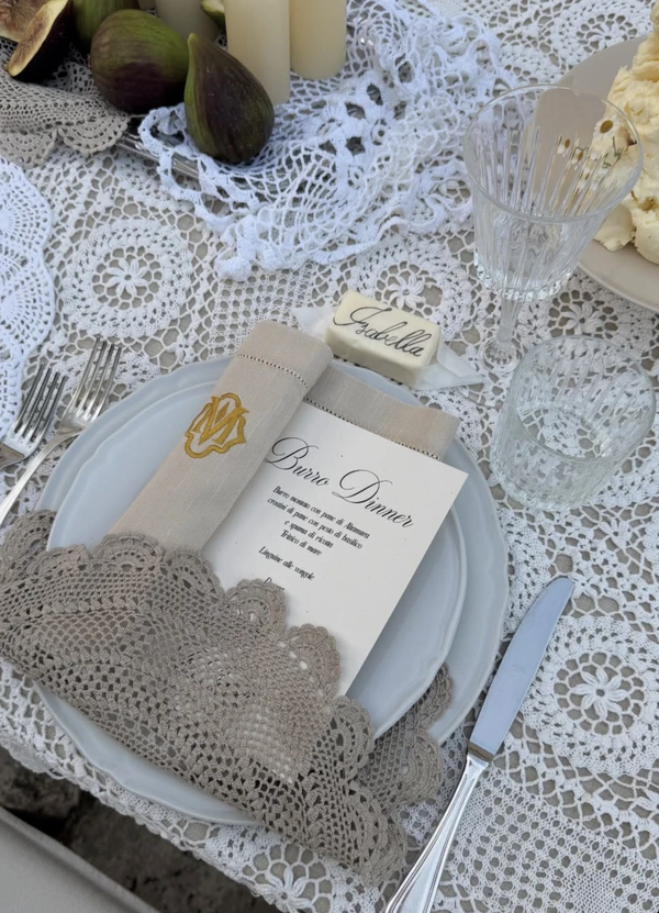 45 Place Setting Ideas We're Loving for Summer Weddings — photo 2