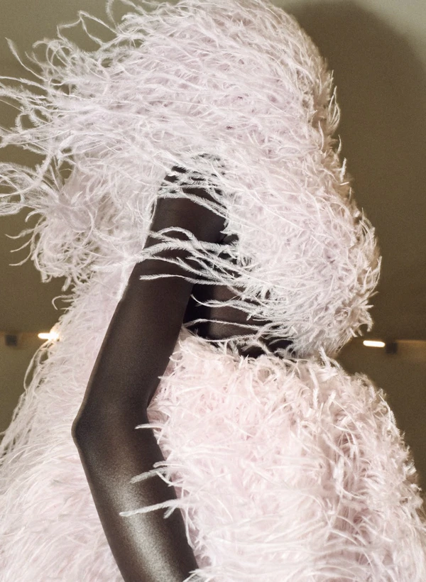 <a href="https://www.instagram.com/p/DalQrijiiBf/?hl=en&amp;img_index=4">Balenciaga</a>