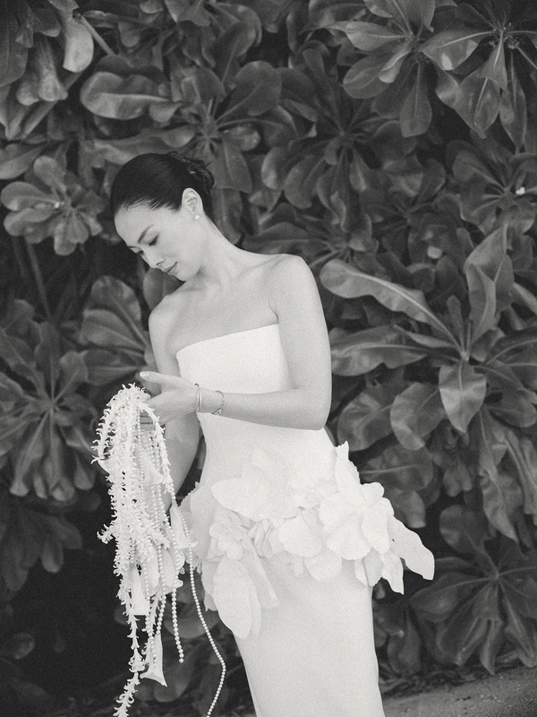 10,000 Lilies & Turquoise Waters Framed This Dreamy Beach Wedding in the Maldives