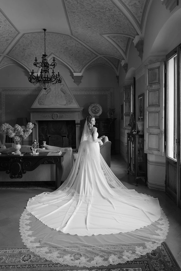 Pre-Wedding Photoshoot in a Picture-Perfect Italian Villa