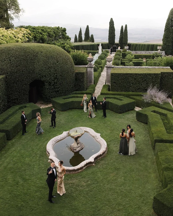 <a href="https://www.instagram.com/lafoce/">La Foce</a>, Photography: <a href="https://www.instagram.com/p/DK1t4ppt0xH/?img_index=1">Haute Weddings</a>