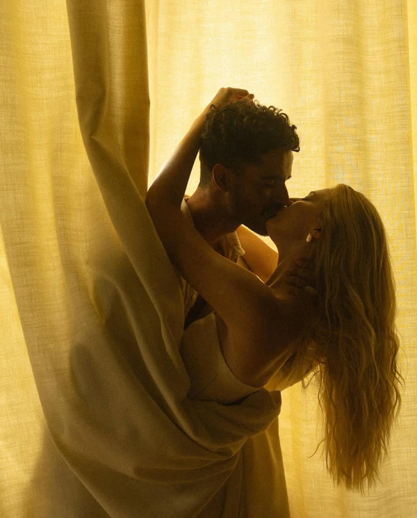 100 Questions to Spark Intimacy & Connection in Your Relationship