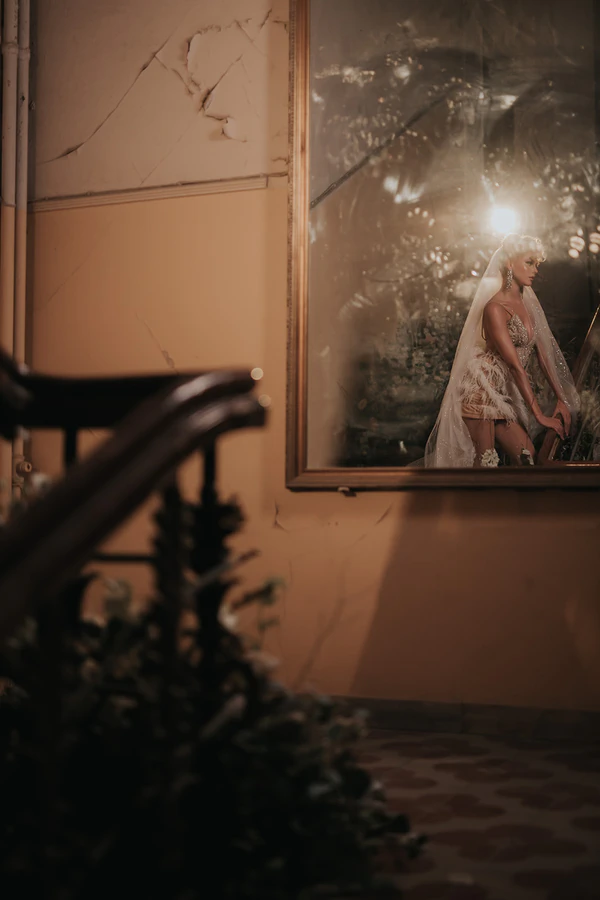Christmas-Inspired Bridal Editorial in Antique Space — photo 5