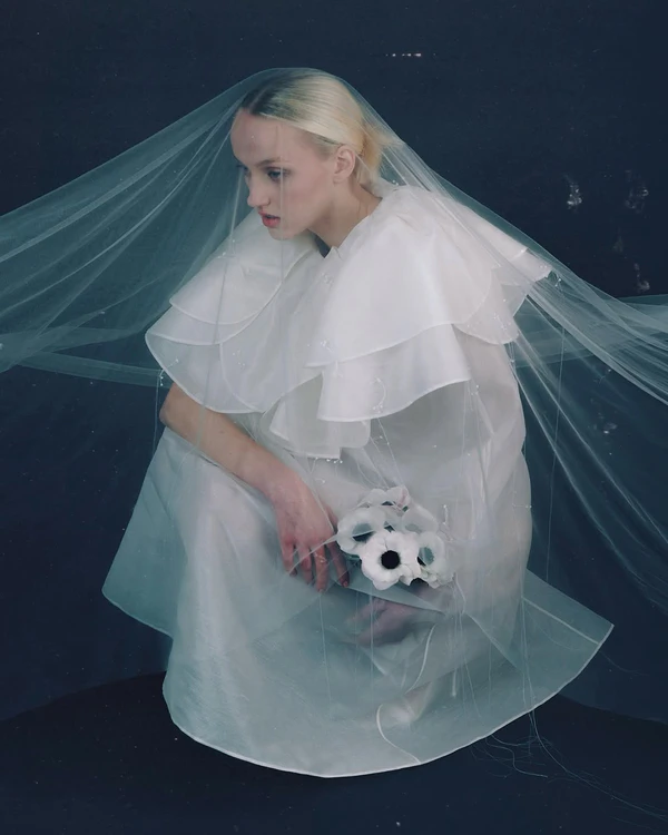 <a href="https://www.instagram.com/p/DIymgWDg3-G/?img_index=1">r.l.e. Bride</a>