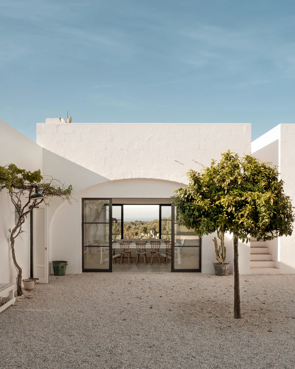 <a href="https://www.instagram.com/p/DaU0PEyDMSr/?img_index=1">Masseria Moroseta</a>, Photography: <a href="https://www.instagram.com/alesskikinas/?hl=en">Alessandro Kikinas</a>
