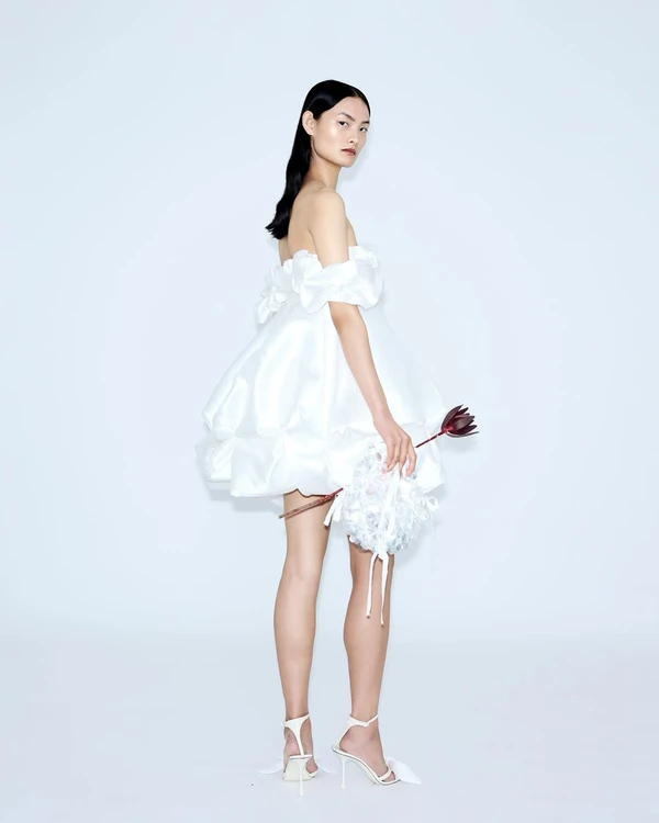 30 Chic Bridal Dresses Perfect for an Italian Wedding