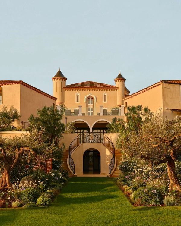 <a href="https://www.instagram.com/p/C35vqTrNsxR/?img_index=1">Château de la Messardière</a>, Photography: <a href="https://www.instagram.com/renee_kemps/">Renée Kemps</a>