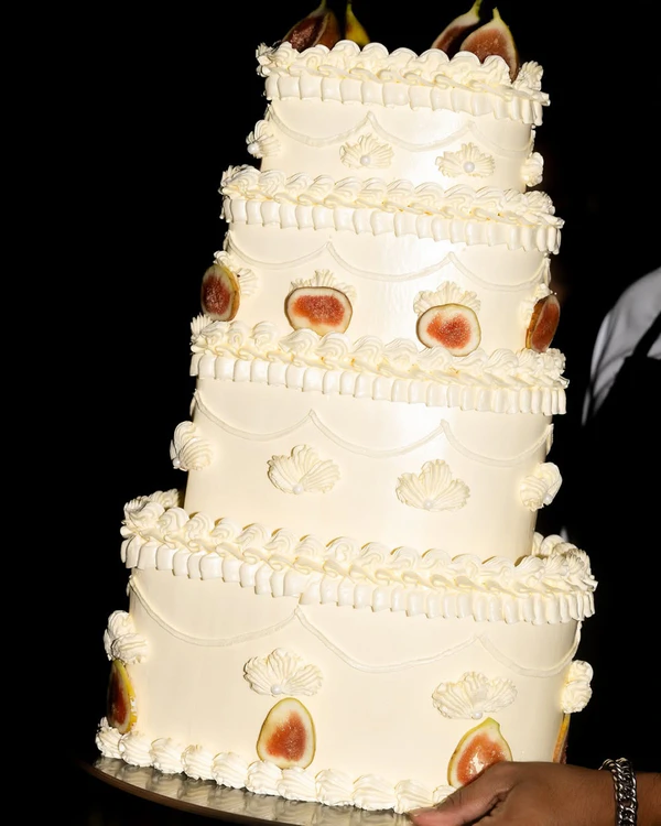 <a href="https://www.instagram.com/p/DD197vgP53L/?img_index=1" target="_blank">SNP Cake Atelier, Photography: Nawaphon Present</a>