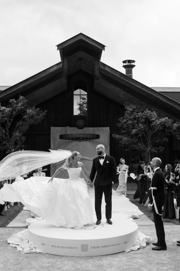 A Contemporary Chrome & Chartreuse Black-Tie Wedding Reimagines the Southern Highlands