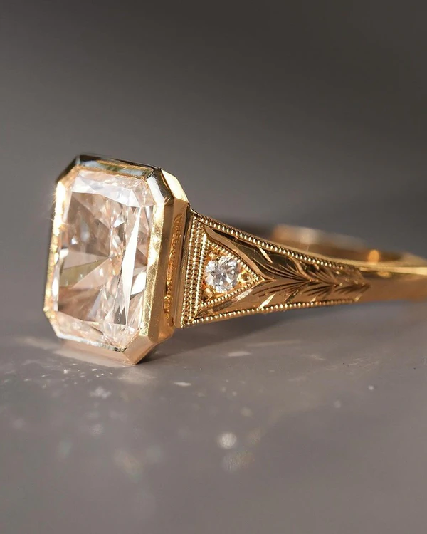50 Iconic Vintage Engagement Ring Styles & Cuts