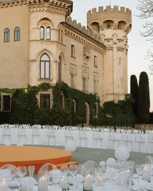 A Vibrant & Artistic Barcelona Wedding Amongst an Iconic Gaudi Masterpiece & Castle Garden
