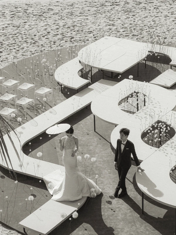 A Cinematic Beach Wedding in Vietnam with a Sunset Ceremony Framed by Dandelions