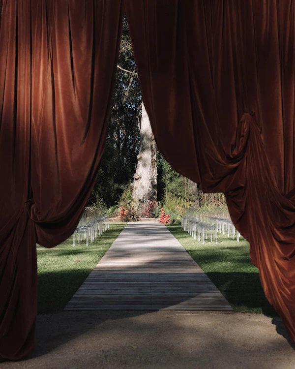 A Darkly Romantic Wedding Soirée — photo 1