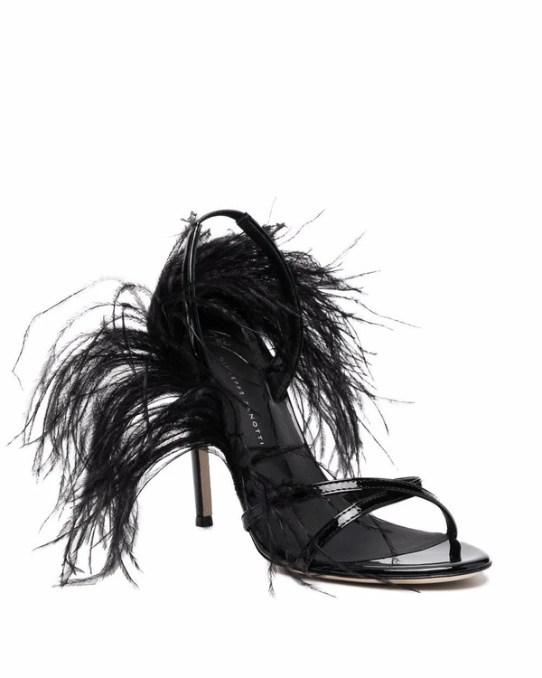 Wedding Trends 2022: Feathers