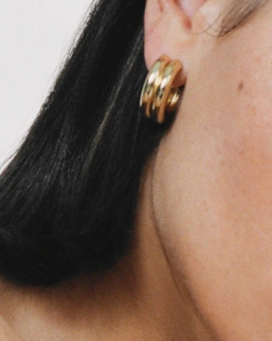 Minimalist Earrings to Compliment Your Wedding Look
