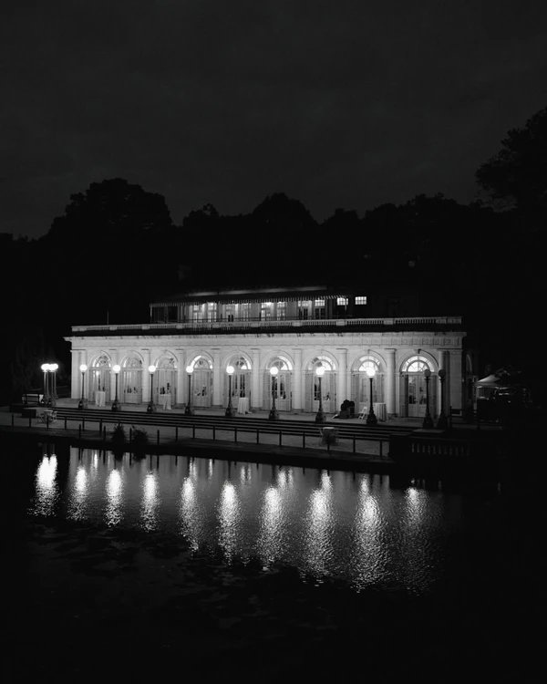 <a href="https://www.instagram.com/purslaneattheboathouse" target="_blank" rel="noopener">Prospect Park Boathouse</a>, Photography: <a href="https://www.instagram.com/p/DUgU1A8gCST/?img_index=1">98 Wedding Co.</a>
