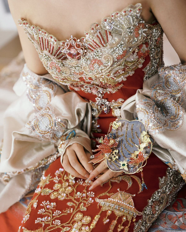 A Unique Fusion of Italian, Spanish & Chinese Cultures in this Chic Madrid Garden Wedding