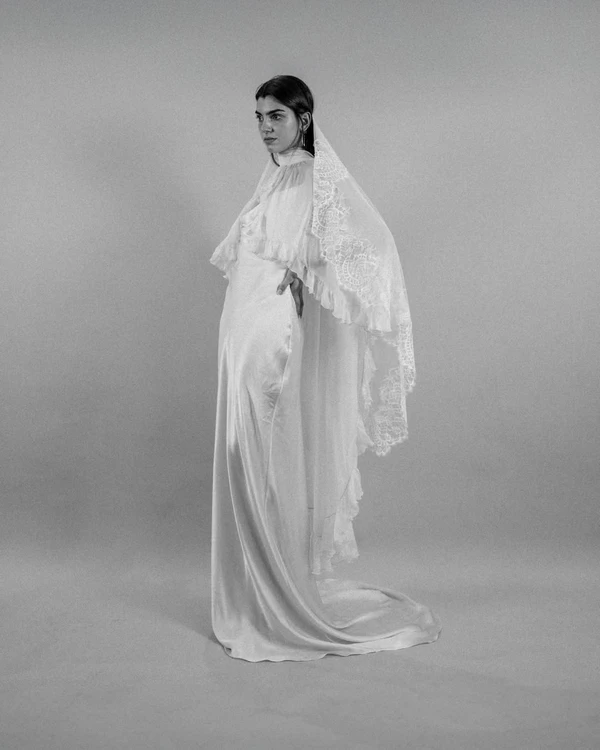 <a href="https://www.instagram.com/theoro_thebride/p/DC8_zp7M6I5/">Théoro</a>