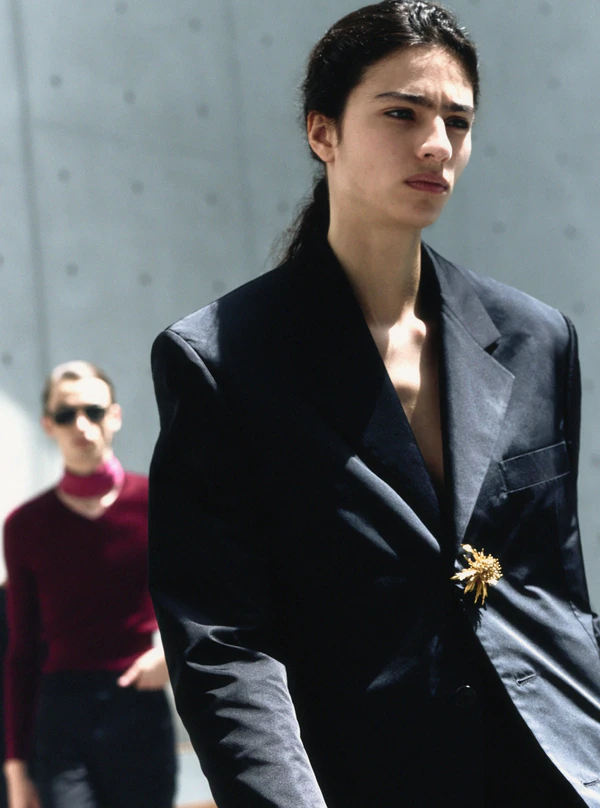 <a href="https://www.instagram.com/p/DaDwpyHjZTY/?img_index=7">Saint Laurent</a>