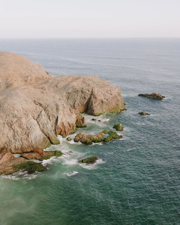A Sculptural Golden Hour Wedding Along the Cliffs of Cabo