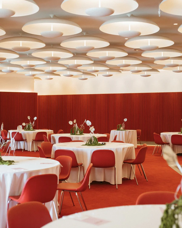 A Chic Wedding at a Retro New York City Airport — photo 2