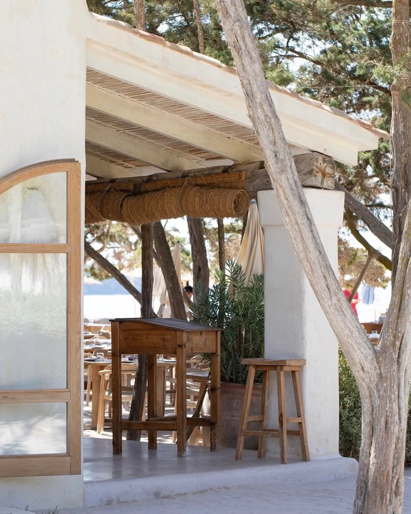 <a href="https://www.instagram.com/p/DVL2irSCG-a/?img_index=5">Casa Jondal</a>, Content: <a href="https://www.instagram.com/p/DVL2irSCG-a/?img_index=5">SANOA</a>