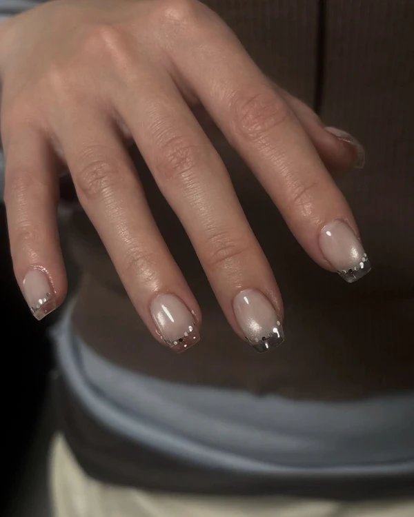 <a href="https://www.instagram.com/p/DWVkHdeCX2r/?img_index=2">Uuu Nails</a>